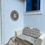 Aurantiasuites